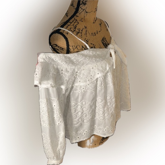 Astr the Label White Gauzy Eyelet Off Shoulder Flowy Cottagecore Peasant Top M - Picture 4 of 15